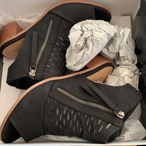 NIB Torrid Black Woven Peep Toe Block Heel Sz 7.5